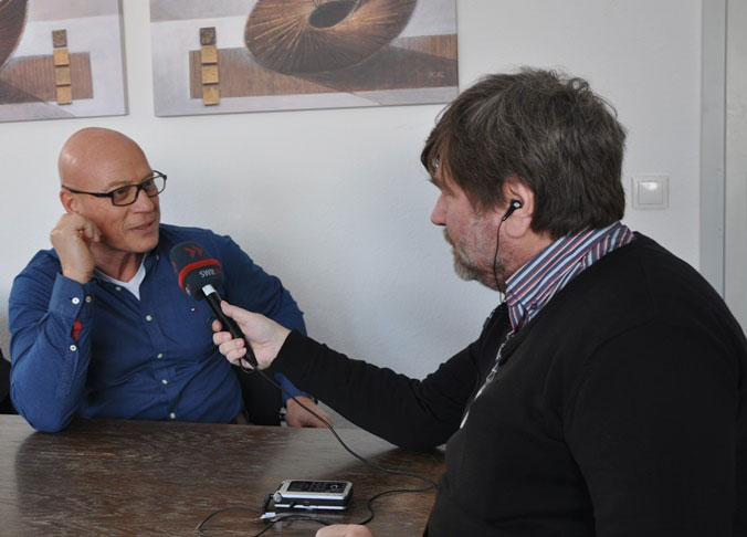 Michael Klatt, Head of the Works Council of Caterpillar Energy Solutions, talking to Wolfgang Brauer.