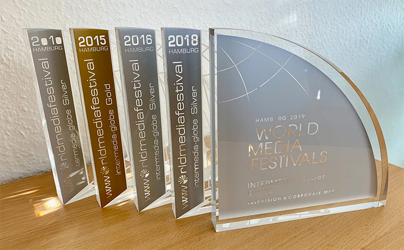 Fünf der sechs international hochangesehenen Intermedia-Globe Awards für Videoprojekte aus der Zusammenarbeit von Motionplan und MWM. Das Team freut sich, diese Reihe bald mit dem neuen Intemedia-Globe SILVER Award 2020 zu ergänzen.