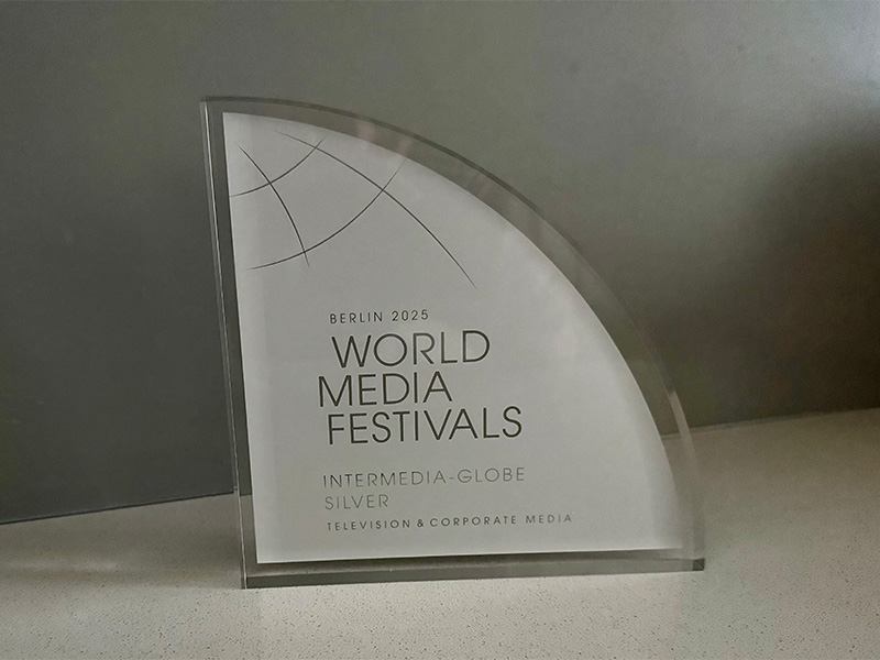 Der Intermedia-Globe SILVER Award der WorldMediaFestivals 2025 wird für eine herausragende audiovisuelle Unternehmensproduktion verliehen.