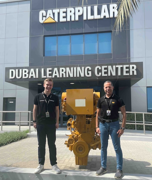 Caterpillar Energy Solutions Standort in Dubai Jonas Spratte am Caterpillar Energy Solutions Standort in Dubai.